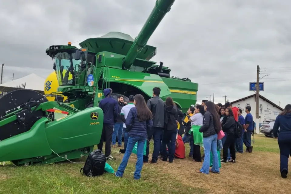 Estudantes visitam a Expoagro e conhecem de perto as atividades da feira