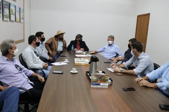 Produtores rurais discutem a expansão da irrigação com a Semagro