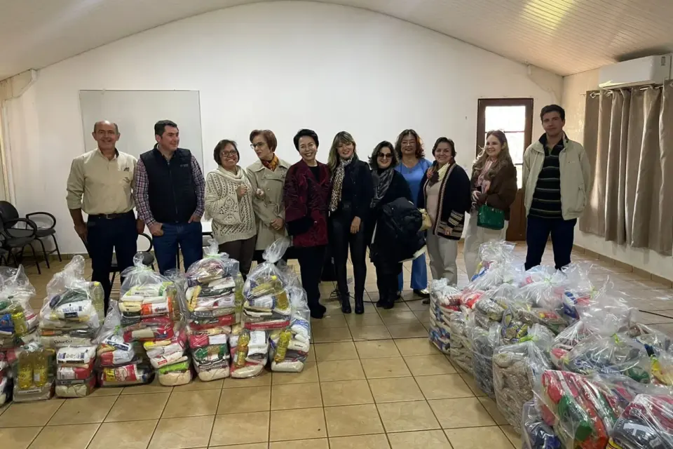 Grupo ‘Chamados a Servir’ recebe cestas básicas da 56ª Expoagro