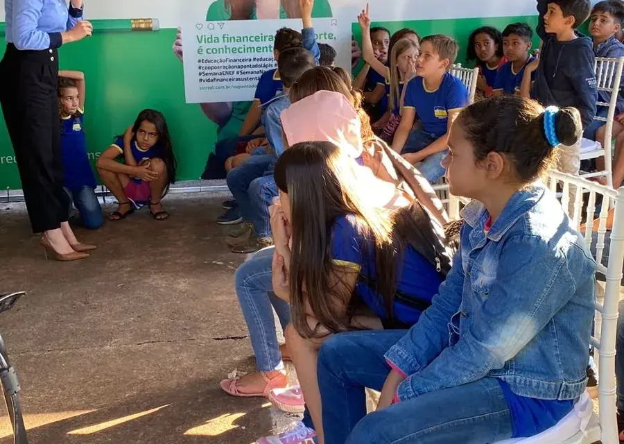 Estande da Sicredi Centro-Sul MS traz jogo no metaverso para crianças e adolescentes na Expoagro