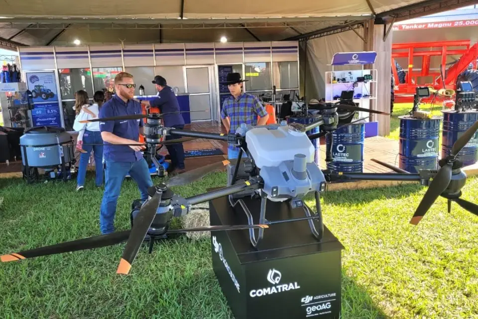 Uso de drones revoluciona agricultura e oferece pulverização mais ‘certeira’, diz consultor na Expoagro